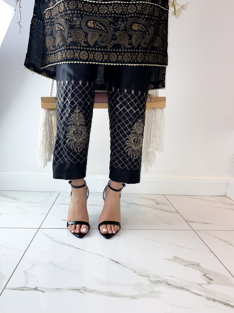 Pin by Zahir Vepari on Quick Saves | Women trousers design, Pakistani  fashion casual, Trouser designs pakistani